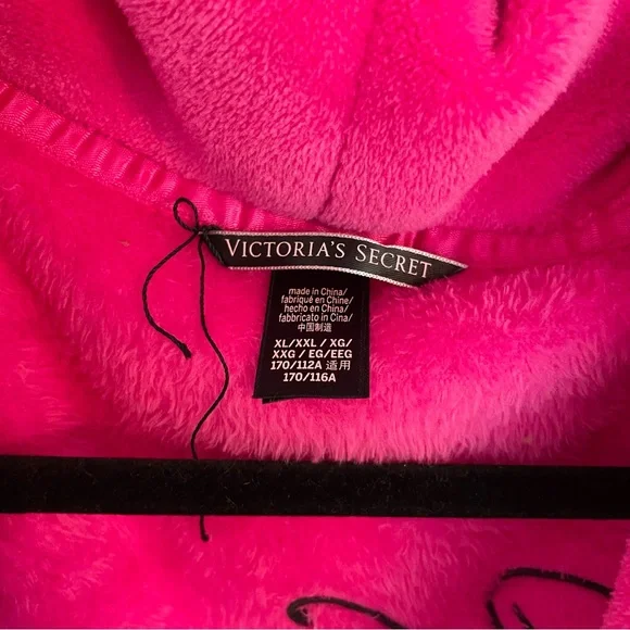 NWOT Victoria’s Secret Short Cozy Robe Hot Pink Sz XL/XXL Plush Logo Back